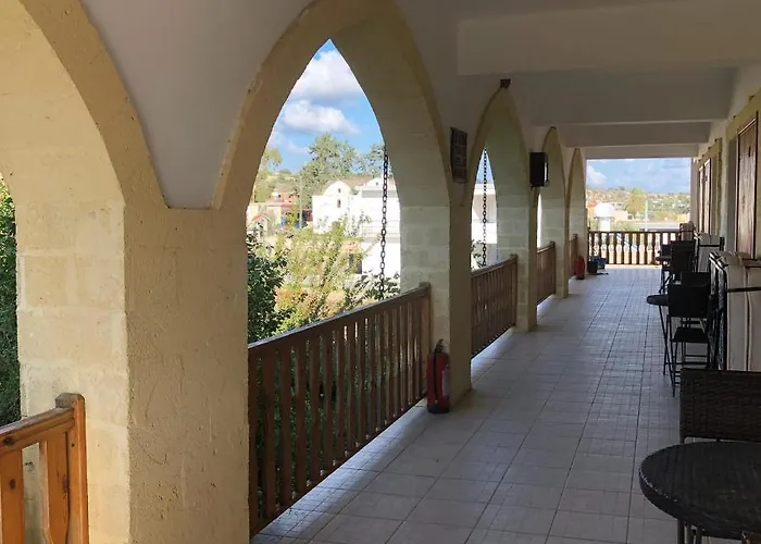 Nitovikla & Restaurant In A Cave An Authentic Local Experience ! Komi Kebir