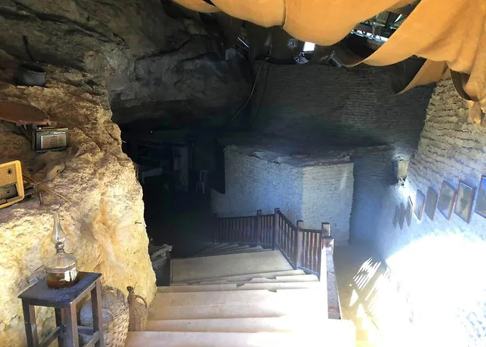 Pensjonat Nitovikla & Restaurant In A Cave An Authentic Local Experience ! Komi Kebir