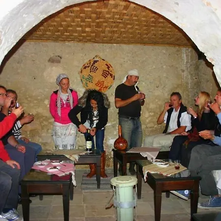 بيت ضيافة Nitovikla & Restaurant In A Cave An Authentic Local Experience !