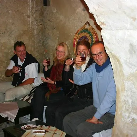 بيت ضيافة Nitovikla & Restaurant In A Cave An Authentic Local Experience ! Komi Kebir