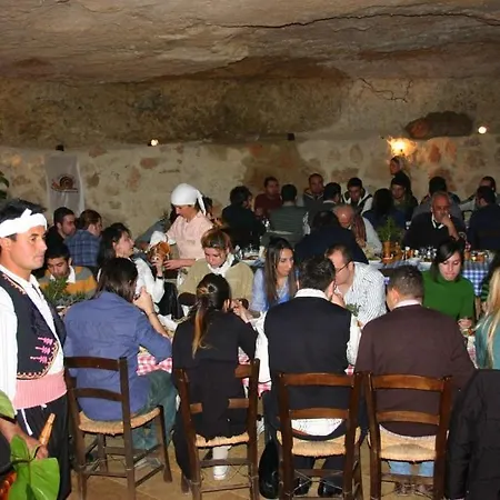 Nitovikla & Restaurant In A Cave An Authentic Local Experience ! بيت ضيافة Komi Kebir