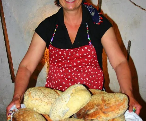 Nitovikla & Restaurant In A Cave An Authentic Local Experience ! Penzion 3*