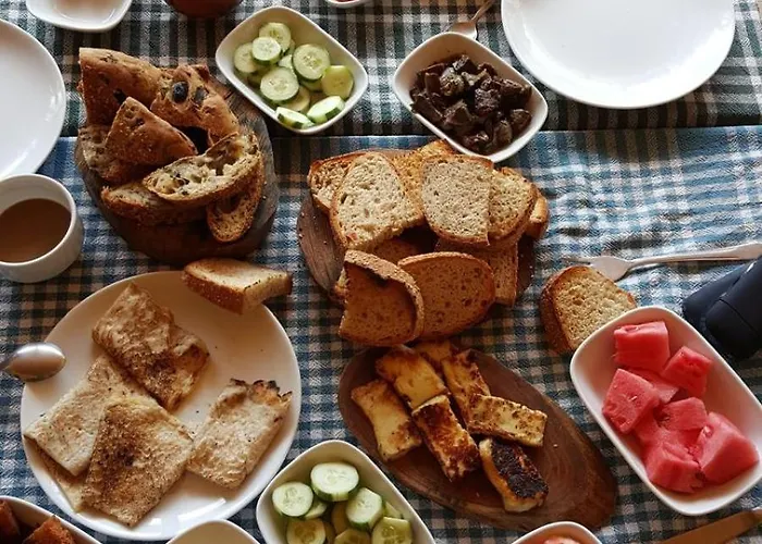 Nitovikla & Restaurant In A Cave An Authentic Local Experience ! 3* Komi Kebir